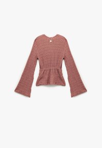 Dzianinowy top w kolorze przykurzonego różu z długimi dzwonowymi rękawami, peplum w talii i otworem w kształcie klucza na plecach. Teksturowany wzór szydełkowy na całej powierzchni.
