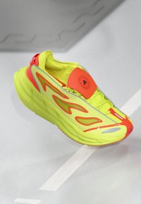 adidas by Stella McCartney ADISTAR - Tenisice za trening - collegiate orange/preloved lime/core black