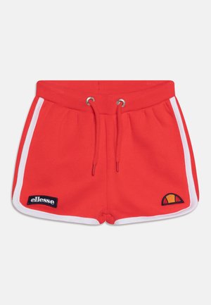 Shorts de sport rouges avec bandes latérales blanches, taille élastique, cordon de serrage et patch logo noir. Comprend un détail brodé orange et jaune.