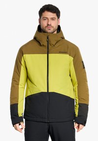 Giacca da sci verde e marrone con cappuccio, dotata di chiusura con zip e dettagli neri all'orlo e ai polsini. Logo sul petto.