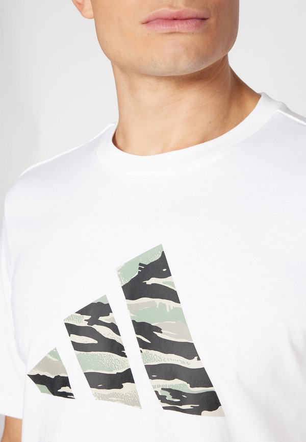CODES CAMOUFLAGE GRAPHIC - Print T-shirt2