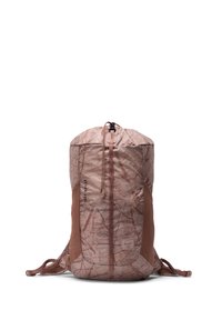 Sac à dos rose clair avec un motif abstrait, doté d'un dessus rond, de poches latérales en mesh et d'une fermeture à cordon. Accents de fond renforcé.