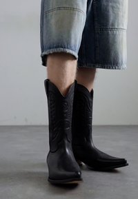 MM6 Maison Margiela Klasiski puszābaki - black