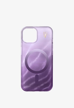 Lilla gennemsigtig telefoncover med en cirkulær magnetisk ring og et stort kamerahul i øverste venstre hjørne.