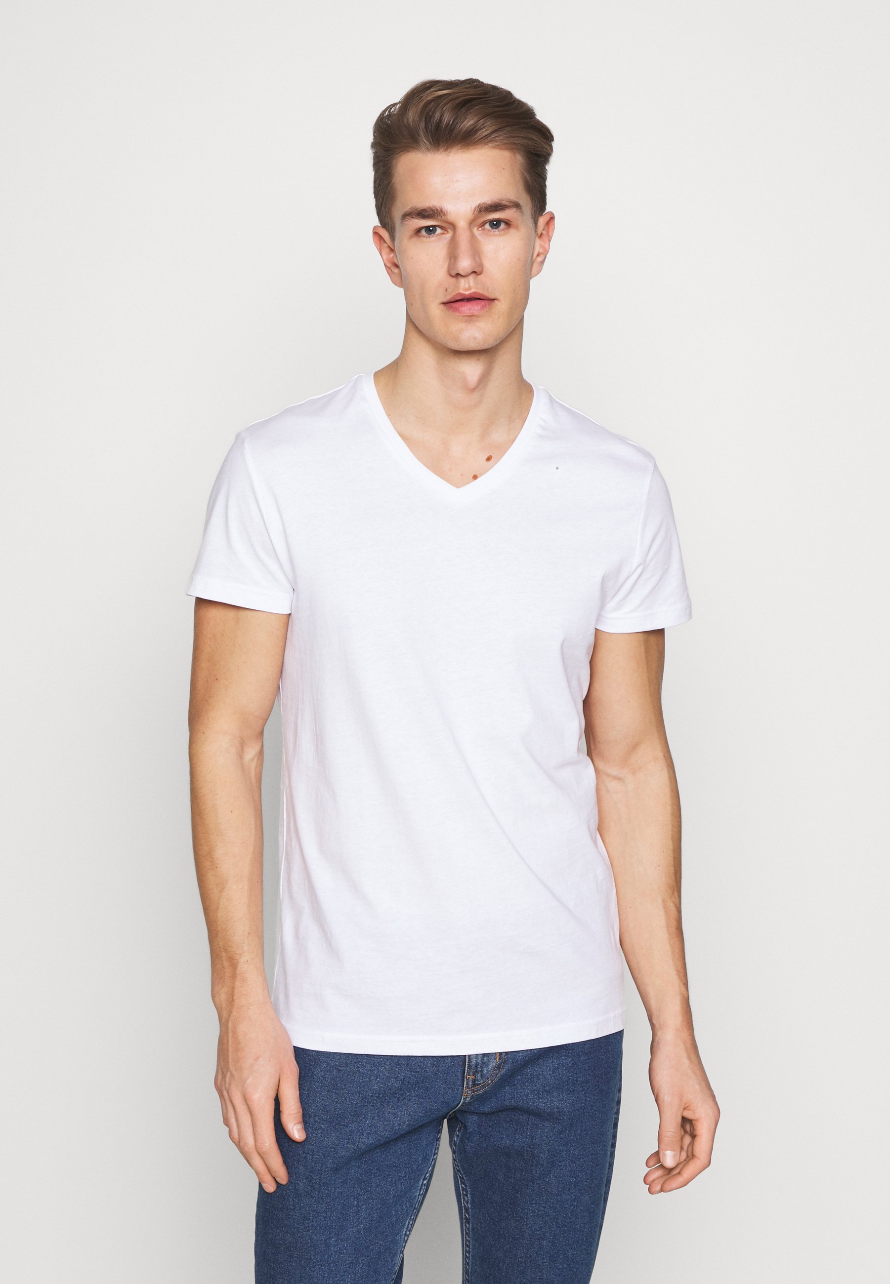 v yaka basic t-shirt