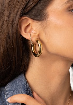My Jewellery, ONE-PIECE SUSPENDER EARRING WITH RHINESTONES - Pendientes - gold-coloured