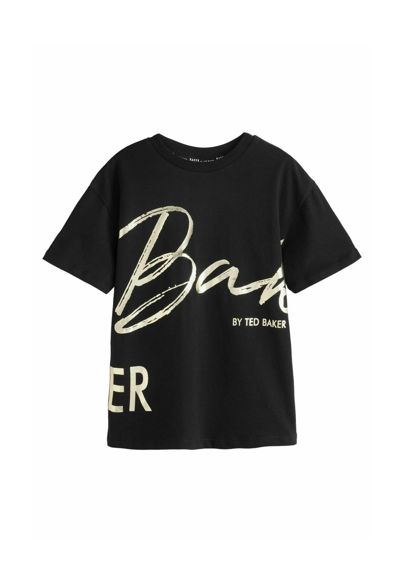 Melns kokvilnas T-krekls ar īsām piedurknēm, uz kura ir liels, metāliski zelta teksts "Baker" un mazāks teksts "by Ted Baker."