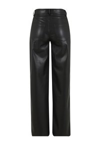 Vue arrière d'un pantalon droit en similicuir noir taille haute avec passants de ceinture et deux poches arrière.