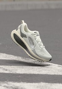 Unselected, summit white/mtlc silver coloured/sail/photon dust/anthracite/black