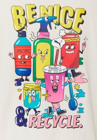 Puma DOWNTOWN GRAPHIC TEE - Marškinėliai su spaudiniu - eggnog
