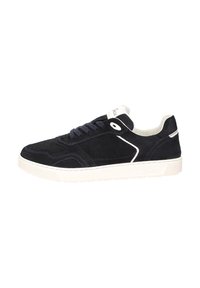Dunkelblaue Wildledersneaker mit weißer Sohle, weißen Akzenten und marineblauen Schnürsenkeln, im Seitenprofil auf einem weißen Hintergrund präsentiert.