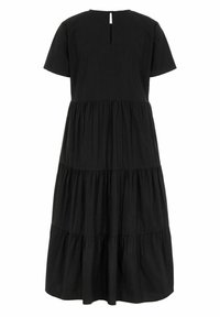 Μαύρο φουστάνι με tiered εφαρμογή από μαλακό ύφασμα, που διαθέτει κοντά μανίκια, κλείσιμο στην πλάτη με τρύπα και ρέουσα σιλουέτα με τρεις οριζόντιες ρίγες.