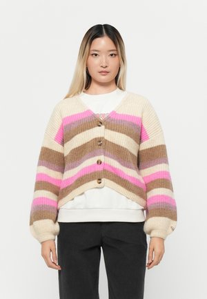 Gebreide cardigan met een cropped ontwerp, met roze, beige en bruine strepen, zes knopen en pofmouwen. Zachte textuur.