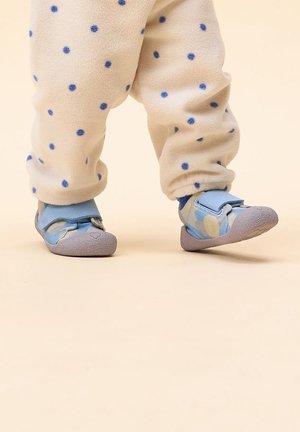 Affenzahn LAUFLERNER SMALLY - Krabbelschuh - hellblau