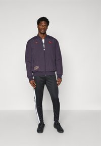 adidas Originals FC BAYERN ICON JACKET - Klubbklær - aurora black/base green