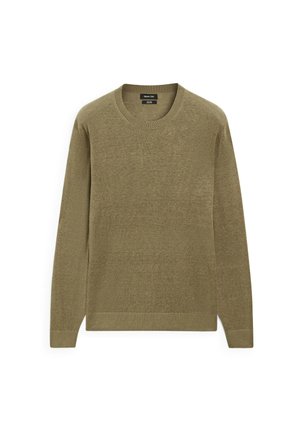 Oliven grønt strikket sweater med rund halsudskæring og lange ærmer. Har en glat tekstur og diskrete ribbede detaljer ved manchetterne og kanten.