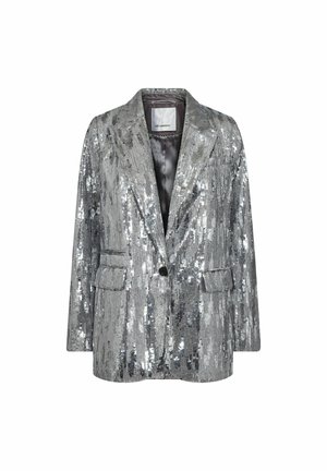 Strieborný flitrový blazer so štruktúrovaným dizajnom, s výrezovými klopami, prednými vreckami a uzáverom na jeden gombík. Má hladkú vnútornú podšívku.