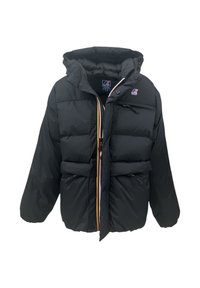 Giacca imbottita nera con cappuccio, dotata di una cerniera frontale con dettagli arancioni, due tasche frontali e un piccolo logo sul petto.