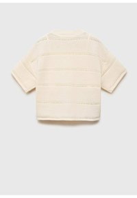Top a maniche corte di colore crema, lavorato a maglia, con righe orizzontali e dettagli a giorno. Presenta un collo rotondo e una vestibilità rilassata.