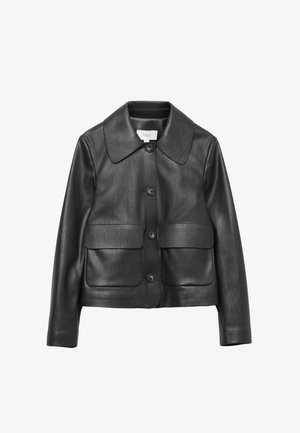 Schwarze Lederjacke mit breitem Kragen, Knopfverschluss vorne und zwei großen Klappentaschen auf der Vorderseite.