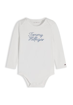 Fehér hosszú ujjú bababody, elöl kék dőlt betűvel "Tommy Hilfiger" felirattal, és a bal ujj mandzsettáján kis Tommy Hilfiger zászló logóval.