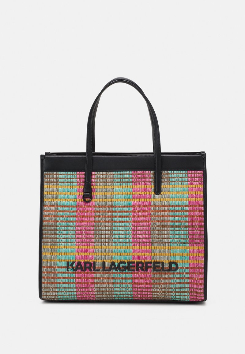 Sac cabas rectangulaire avec motif tissé multicolore, anses noires et logo "KARL LAGERFELD" sur le devant.