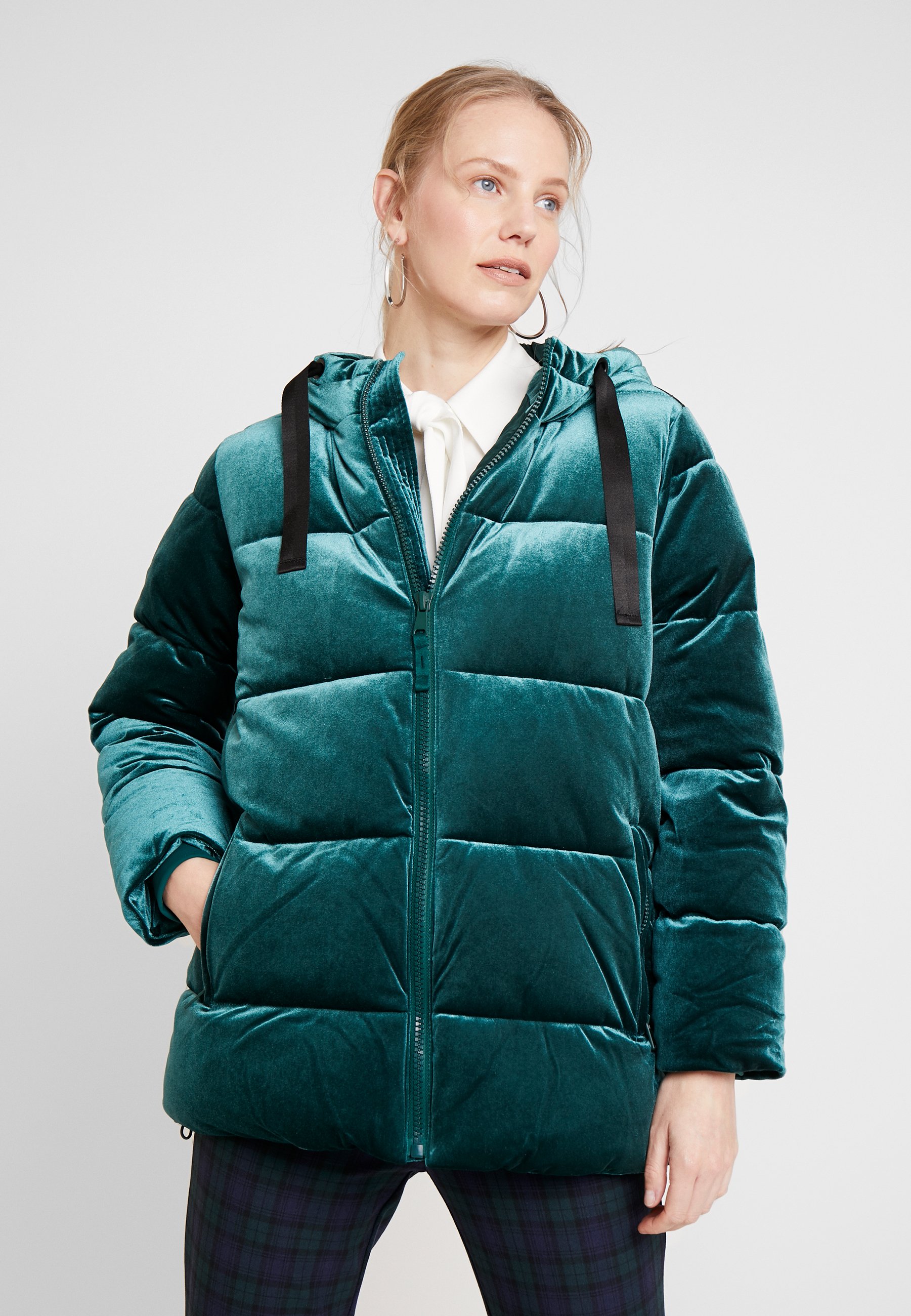 gap green velvet puffer