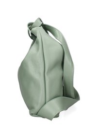 Zacht groene leren tas met een textuuroppervlak, ronde vorm en een enkele brede schouderband. Bevat een geknoopte sluiting aan de bovenkant.
