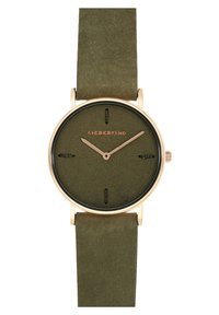 Groene suede horloge met een ronde goudkleurige kast en een gestructureerde wijzerplaat. Heeft minimalistische wijzers en de merknaam in gouden letters.