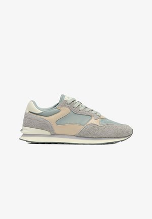 Zapatillas deportivas que combinan ante gris claro y cuero beige. Superposiciones de textura suave en azul pastel. Diseño de suela ligera de entrenador.