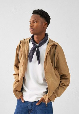 LIGERA FAUVE STORM CON CAPUCHA - Light jacket - marron