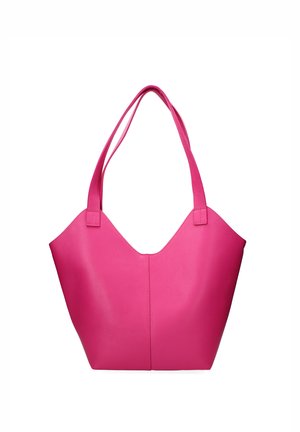 Grand sac cabas en cuir rose vif avec deux anses à l'épaule et un bord supérieur en forme de V, présenté sur un fond blanc.