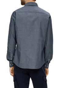 s.Oliver MIT AUFGESETZTER BRUSTTASCHE - Overhemd - navy