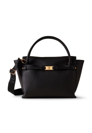 Sac à main en cuir noir avec une finition texturée, présentant une forme structurée, des poignées doubles, des accessoires en métal doré et une bandoulière amovible.