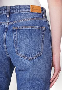 ONLY Tall ONLBREE LOW SLIM STRAIGHT  - Straight leg jeans - medium blue denim