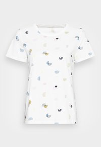 Camiseta blanca de manga corta con un patrón de formas abstractas multicolores en azul, rosa, negro y amarillo. Material de algodón suave.