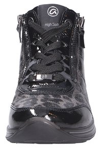 Zwarte gepatineerde leren sneakers met textuur in grijze accenten, voorzien van veters, zijritssluiting, gevoerde kraag en een laag profiel zwarte zool.