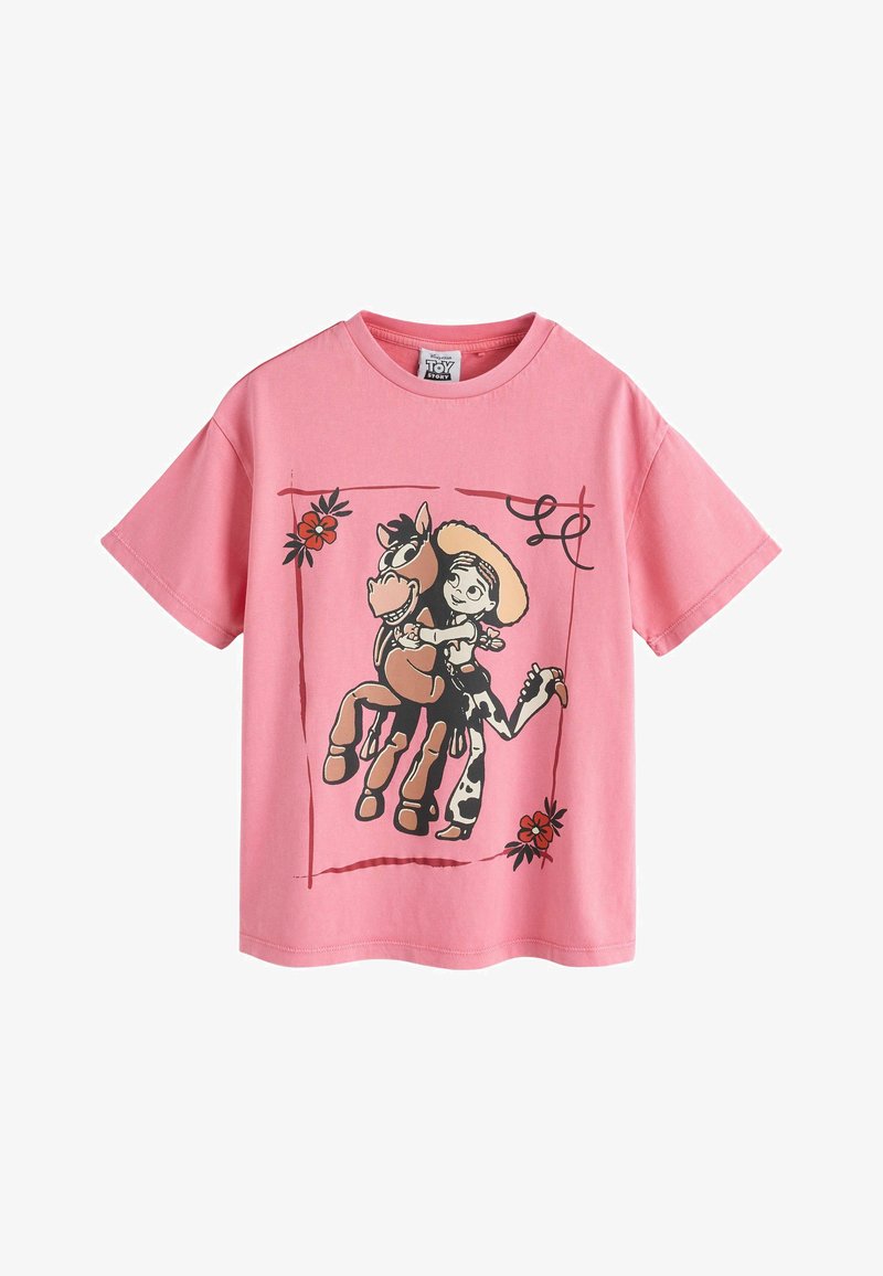 Rosa T-Shirt mit kurzen Ärmeln, auf dem ein Mädchen mit Cowboyhut ein lächelndes Pferd umarmt, eingerahmt von roten Blumen und wirbelnden Linien.