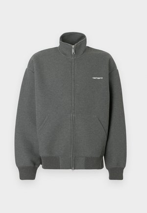 Felpa con zip di colore grigio scuro, realizzata in tessuto morbido. Presenta un collo alto, due tasche frontali e un piccolo logo bianco sul petto.