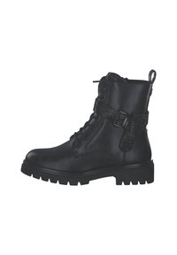 Bottines en cuir noir avec une sangle texturée noire et un accent de boucle, bout rond, front à lacets et semelle rugged.