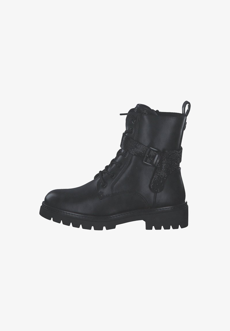 Bottines en cuir noir avec une sangle texturée noire et un accent de boucle, bout rond, front à lacets et semelle rugged.