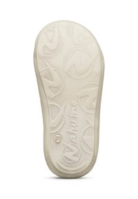 Suola di una scarpa per bambino di colore crema con motivi circolari testurizzati, nome del marchio "Naturino" e numero di taglia 20 impresso.