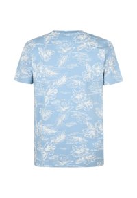 Krátký rukáv modrého trička s bílým květinovým vzorem, s kulatým výstřihem a měkkým bavlněným materiálem. Žádné významné kovové prvky nebo akcenty.