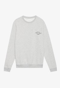 Sudadera gris de tela suave, con mangas largas, cuello redondo y un logo impreso en negro en el lado izquierdo del pecho.