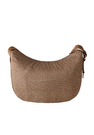 Borsa a tracolla di forma rotonda in pelle marrone con una superficie testurizzata, dotata di una tracolla in pelle liscia e di un motivo sottile di piccoli punti.