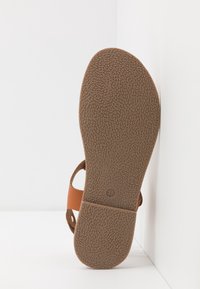Steve Madden Sandales tongs - brown