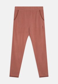 Rosa leggings laget av mykt, teksturert stoff med sidelommer og ordet "VIKING" trykt i en mørkere nyanse på benet.