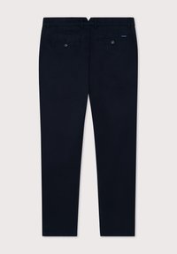 Navyblauwe broek met een gladde textuur, voorzien van twee achterzakken met knoopsluitingen, een taps toelopend ontwerp en riemlussen.