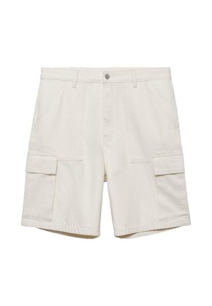 Beżowe szorty cargo z przednim guzikiem, szlufkami na pasek, dwoma kieszeniami bocznymi oraz dwoma kieszeniami na udach na białym tle.