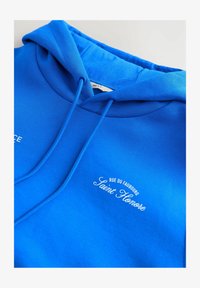 Unselected, blue